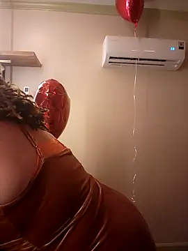 Snapshot of Milfshakecafe chatting on 15, 2, 2025 Milfshakecafe online show from 15, 2, 2025