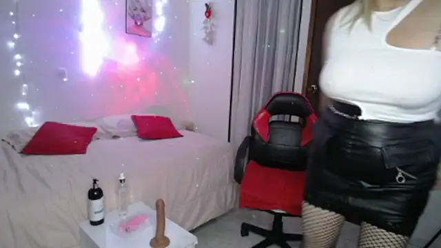 Snapshot of vanessalat chatting on 9, 10, 2025 vanessalat online show from 9, 10, 2025