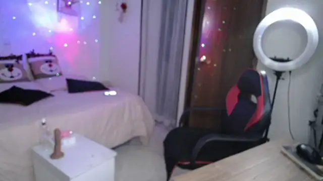 Snapshot of vanessalat chatting on 1, 12, 2025 vanessalat online show from 1, 12, 2025