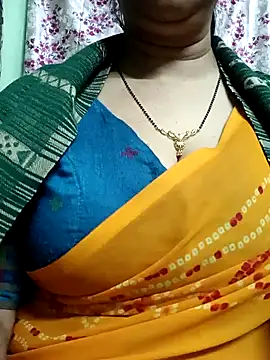 Snapshot of Rosy-B chatting on 1, 1, 2025 Rosy-B online show from 1, 1, 2025