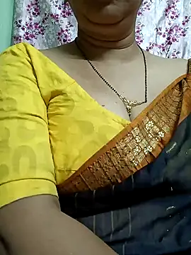 Snapshot of Rosy-B chatting on 2, 1, 2025 Rosy-B online show from 2, 1, 2025