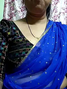 Snapshot of Rosy-B chatting on 4, 1, 2025 Rosy-B online show from 4, 1, 2025