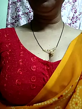 Snapshot of Rosy-B chatting on 8, 1, 2025 Rosy-B online show from 8, 1, 2025