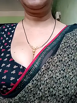 Snapshot of Rosy-B chatting on 8, 1, 2025 Rosy-B online show from 8, 1, 2025