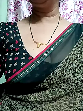 Snapshot of Rosy-B chatting on 8, 1, 2025 Rosy-B online show from 8, 1, 2025