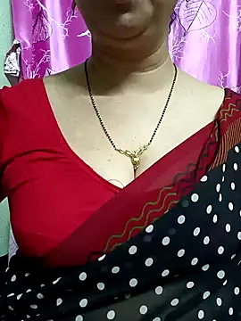 Snapshot of Rosy-B chatting on 4, 2, 2025 Rosy-B online show from 4, 2, 2025