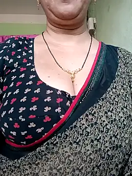 Snapshot of Rosy-B chatting on 5, 2, 2025 Rosy-B online show from 5, 2, 2025