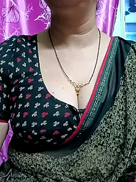 Snapshot of Rosy-B chatting on 18, 2, 2025 Rosy-B online show from 18, 2, 2025