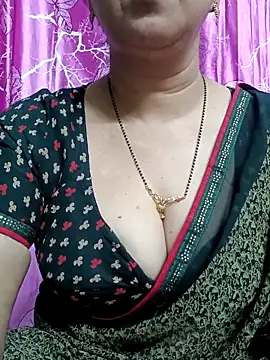 Snapshot of Rosy-B chatting on 1, 3, 2025 Rosy-B online show from 1, 3, 2025