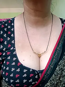 Snapshot of Rosy-B chatting on 6, 3, 2025 Rosy-B online show from 6, 3, 2025