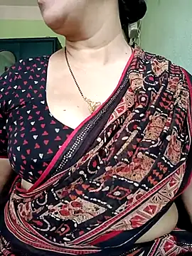 Snapshot of Rosy-B chatting on 8, 3, 2025 Rosy-B online show from 8, 3, 2025