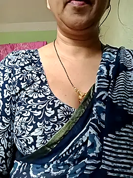 Snapshot of Rosy-B chatting on 4, 10, 2025 Rosy-B online show from 4, 10, 2025