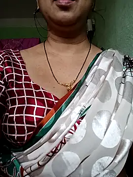 Snapshot of Rosy-B chatting on 5, 10, 2025 Rosy-B online show from 5, 10, 2025