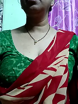 Snapshot of Rosy-B chatting on 9, 10, 2025 Rosy-B online show from 9, 10, 2025