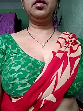 Snapshot of Rosy-B chatting on 17, 10, 2025 Rosy-B online show from 17, 10, 2025