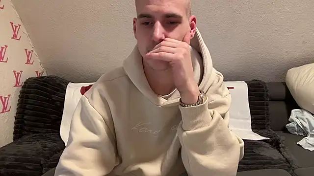 Snapshot of Cookieboy88 chatting on 5, 2, 2025 Cookieboy88 online show from 5, 2, 2025