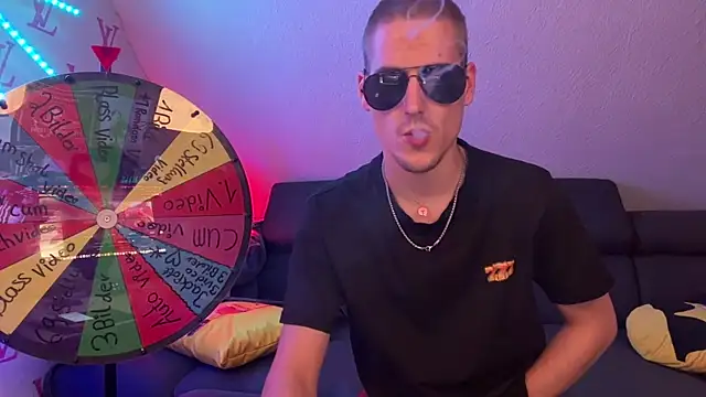 Snapshot of Cookieboy88 chatting on 17, 10, 2025 Cookieboy88 online show from 17, 10, 2025