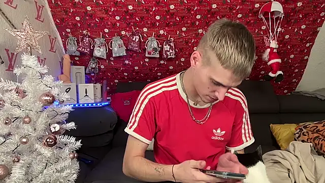 Snapshot of Cookieboy88 chatting on 17, 12, 2025 Cookieboy88 online show from 17, 12, 2025