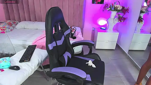 Snapshot of RolyLoren chatting on 1, 12, 2024 RolyLoren online show from 1, 12, 2024