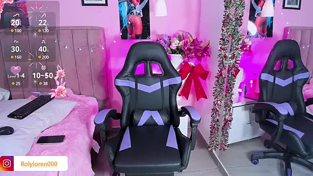 Snapshot of RolyLoren chatting on 10, 12, 2024 RolyLoren online show from 10, 12, 2024