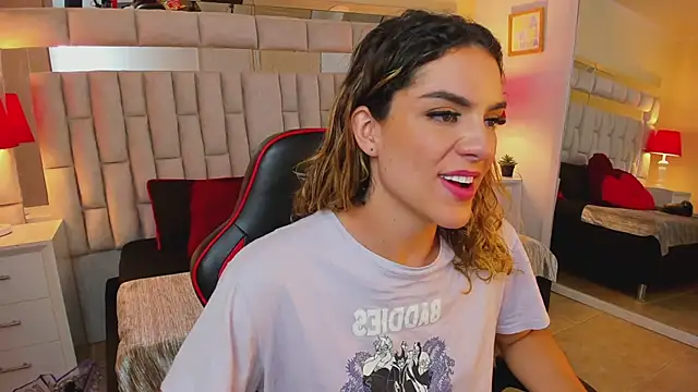 mariiahneedles online show from 11, 2, 2025