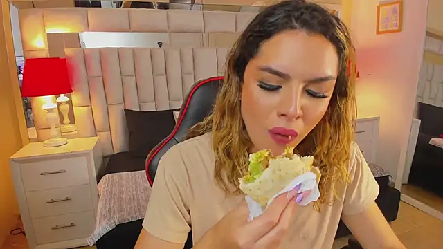 mariiahneedles online show from 25, 2, 2025