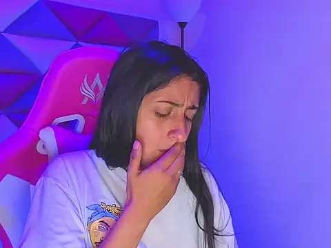 Snapshot of Cameron_cutte chatting on 3, 12, 2025 Cameron cutte online show from 3, 12, 2025