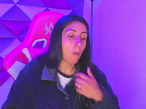 Snapshot of Cameron_cutte chatting on 5, 12, 2025 Cameron cutte online show from 5, 12, 2025