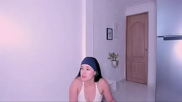 Snapshot of DannaHyde chatting on 16, 9, 2025 DannaHyde online show from 16, 9, 2025