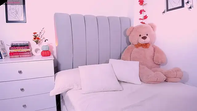 DannaHyde online show from 30, 10, 2025