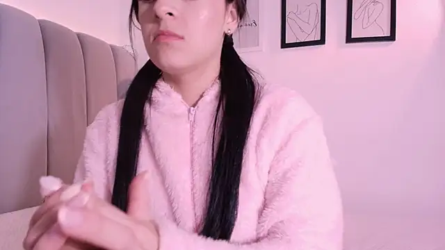 DannaHyde online show from 16, 4, 2026