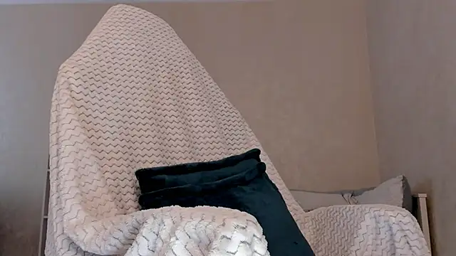 Britney Ross online show from 4, 3, 2025