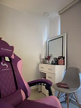 Snapshot of Hips_hannah chatting on 14, 11, 2025 Hips hannah online show from 14, 11, 2025