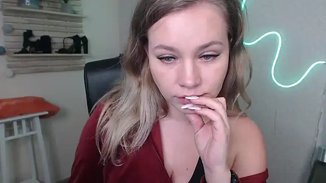 Snapshot of holly_xglam chatting on 4, 12, 2024 holly xglam online show from 4, 12, 2024