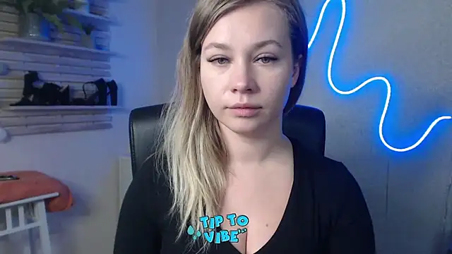 Snapshot of holly_xglam chatting on 19, 12, 2024 holly xglam online show from 19, 12, 2024