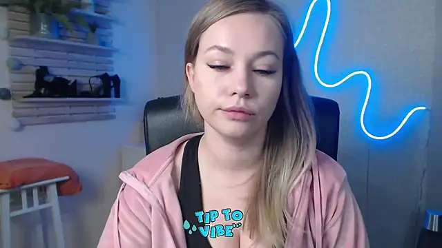Snapshot of holly_xglam chatting on 19, 12, 2024 holly xglam online show from 19, 12, 2024