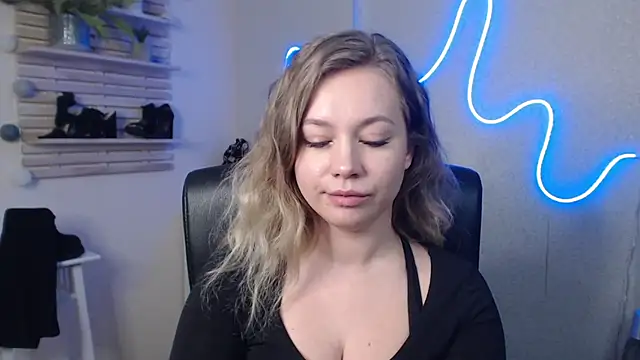 Snapshot of holly_xglam chatting on 7, 1, 2025 holly xglam online show from 7, 1, 2025