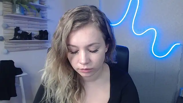 Snapshot of holly_xglam chatting on 7, 1, 2025 holly xglam online show from 7, 1, 2025