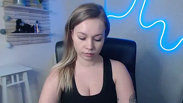 Snapshot of holly_xglam chatting on 9, 1, 2025 holly xglam online show from 9, 1, 2025