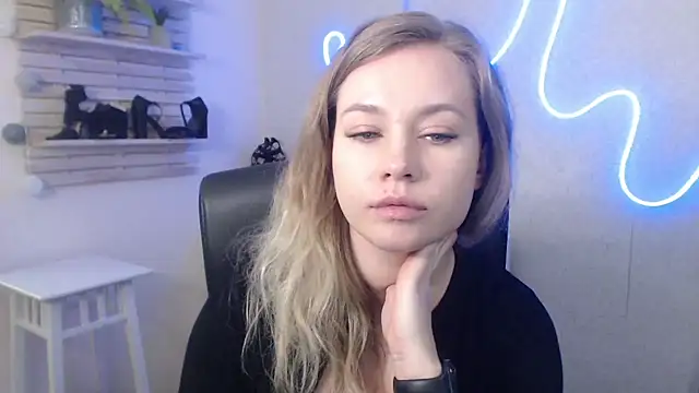 Snapshot of holly_xglam chatting on 15, 1, 2025 holly xglam online show from 15, 1, 2025