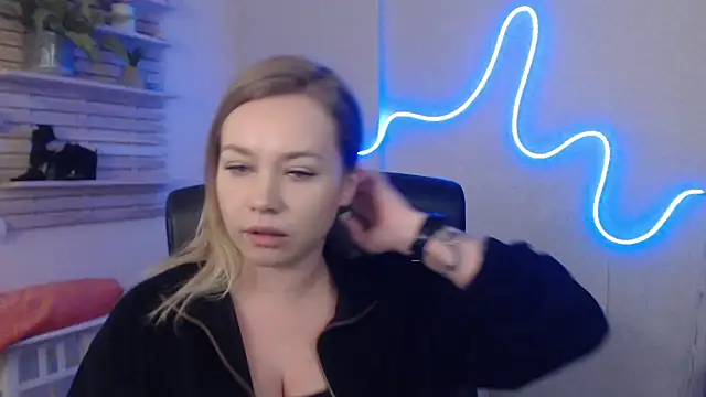 Snapshot of holly_xglam chatting on 17, 1, 2025 holly xglam online show from 17, 1, 2025