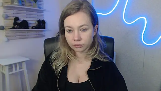 Snapshot of holly_xglam chatting on 5, 2, 2025 holly xglam online show from 5, 2, 2025