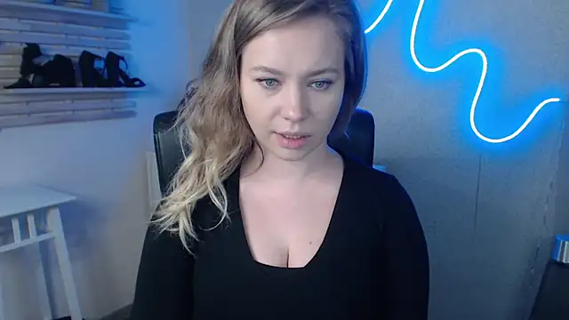 Snapshot of holly_xglam chatting on 19, 2, 2025 holly xglam online show from 19, 2, 2025