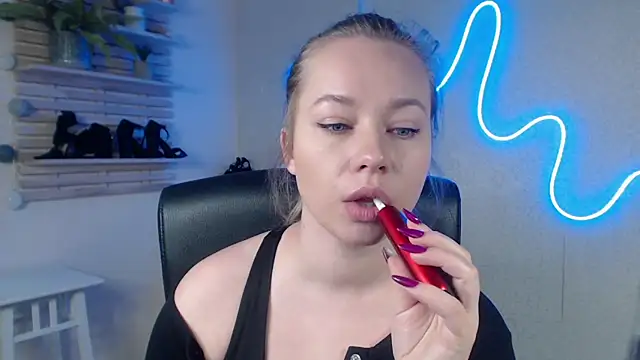 Snapshot of holly_xglam chatting on 20, 2, 2025 holly xglam online show from 20, 2, 2025