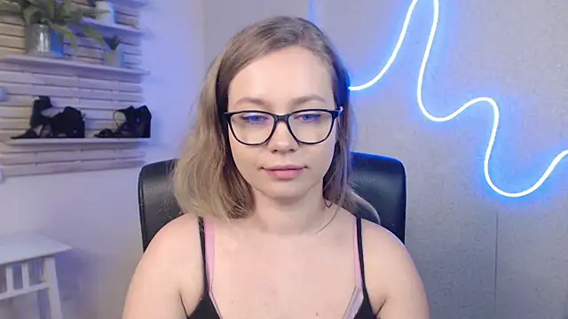 Snapshot of holly_xglam chatting on 7, 3, 2025 holly xglam online show from 7, 3, 2025