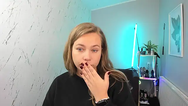 Snapshot of holly_xglam chatting on 6, 10, 2025 holly xglam online show from 6, 10, 2025