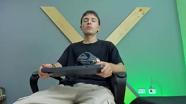 Snapshot of bower_and_colucci chatting on 22, 12, 2024 bower and colucci online show from 22, 12, 2024