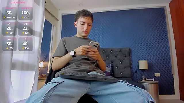 Snapshot of bower_and_colucci chatting on 31, 12, 2024 bower and colucci online show from 31, 12, 2024