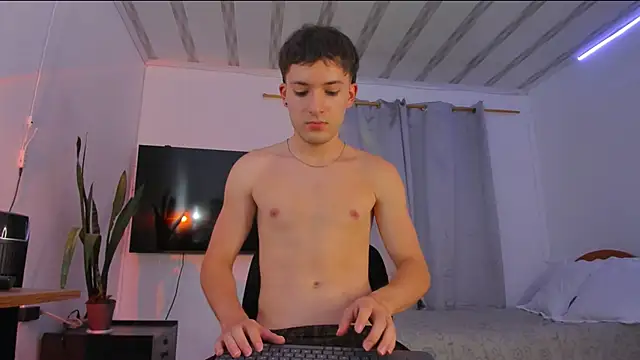 Snapshot of bower_and_colucci chatting on 14, 9, 2025 bower and colucci online show from 14, 9, 2025