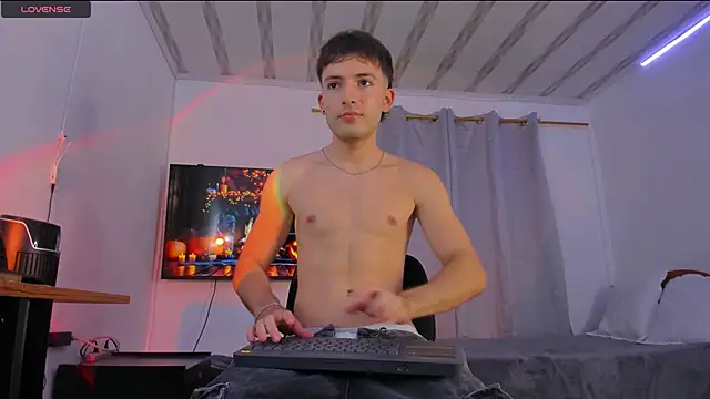 Snapshot of bower_and_colucci chatting on 29, 10, 2025 bower and colucci online show from 29, 10, 2025